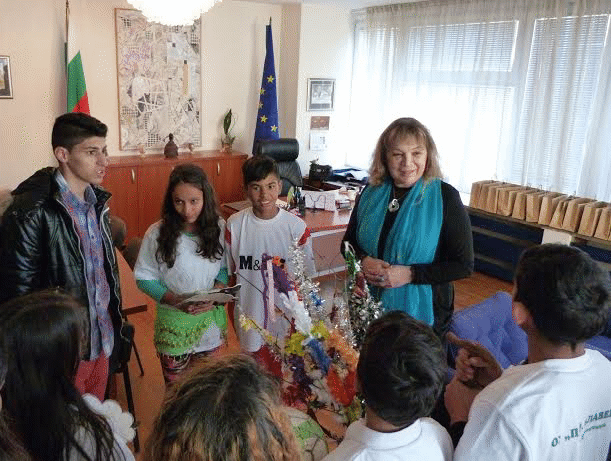 Ученици От Оу "П. Р. Славейков" В Село Джулюница Представиха Обичая Банго Васил В Министерството На Културата