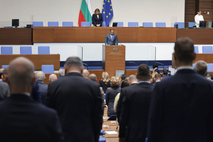 Народните представители с едноминутно мълчание почетоха паметта на полицая Ивайло Попов