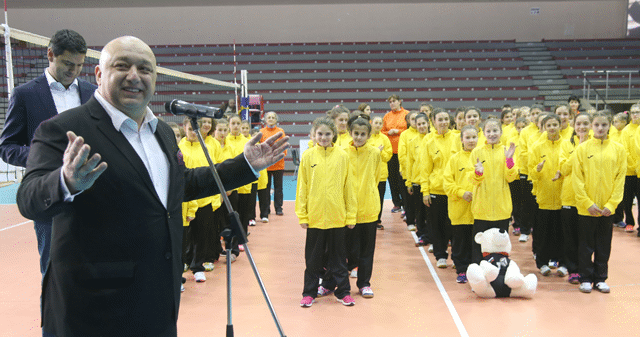 Министър Красен Кралев участва в откриването на волейболната Скаут лига