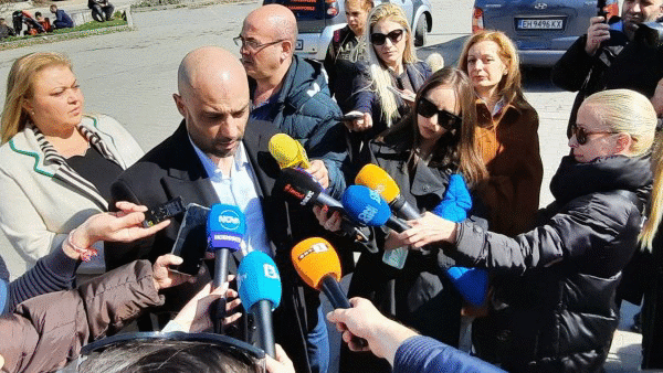 При проверка на контролните органи в хипермаркет в София се установиха 23 опаковки с кренвирши и още толкова кисели млека с изтекъл срок на годност и подвеждащи потребителите практики