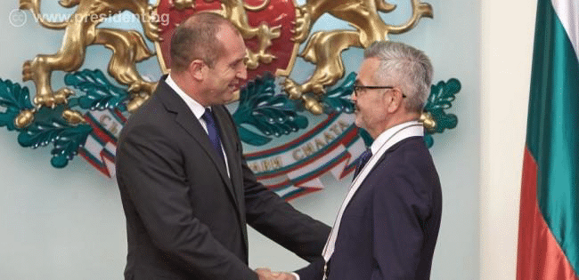 Президентът Румен Радев удостои посланика на Полша у нас Кшищоф Краевски с орден „Стара планина“ първа степен