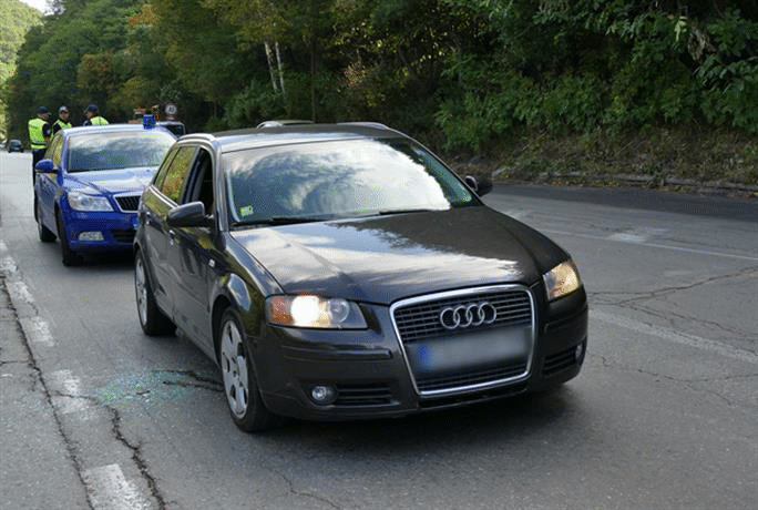 Двама мъже са задържани в района на Владая с краден автомобил