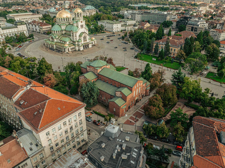 Столична община поиска освобождаването на паркинга до „Св. Александър Невски“ от Народното събрание