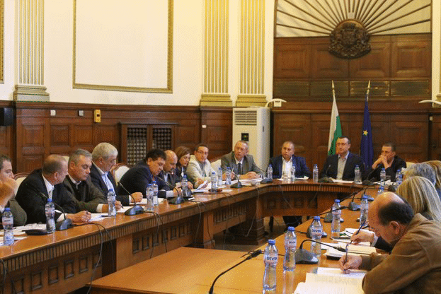 Заместник-министър Атанас Добрев увери, че е създадена организация за извличане на увредената дървесина от горите