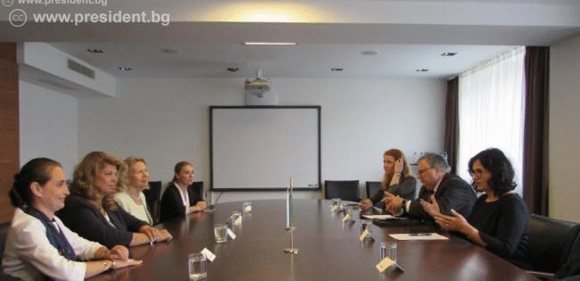 Вицепрезидентът настоя българското училище „Христо Ботев“ в Братислава да се развива като иновативно учебно заведение