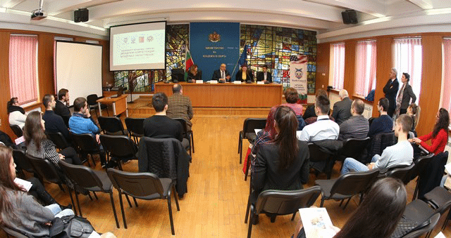 Министър Кралев присъства на откриването на  младежки семинар „Младежки компетенции – младежко овластяване“