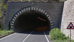 На 26 и 27 ноември за изграждане на станция на мобилен оператор се променя организацията на движение в тунел „Кривия“ на път I-1