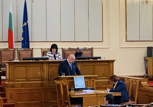 Министър Кралев: „Сердика спортни имоти“ ЕАД получи виза за проектиране на основен ремонт и реконструкция на стадион „Българска армия“