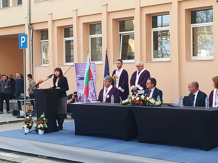 Проф. Чавдарова Към Бъдещите Медици: Най-Важният Урок Е Да Бъдете Човеци Проф. Чавдарова Към Бъдещите Медици: Най-Важният Урок Е Да Бъдете Човеци
