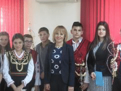 Мая Манолова поздрави деца за празника Банго Васил