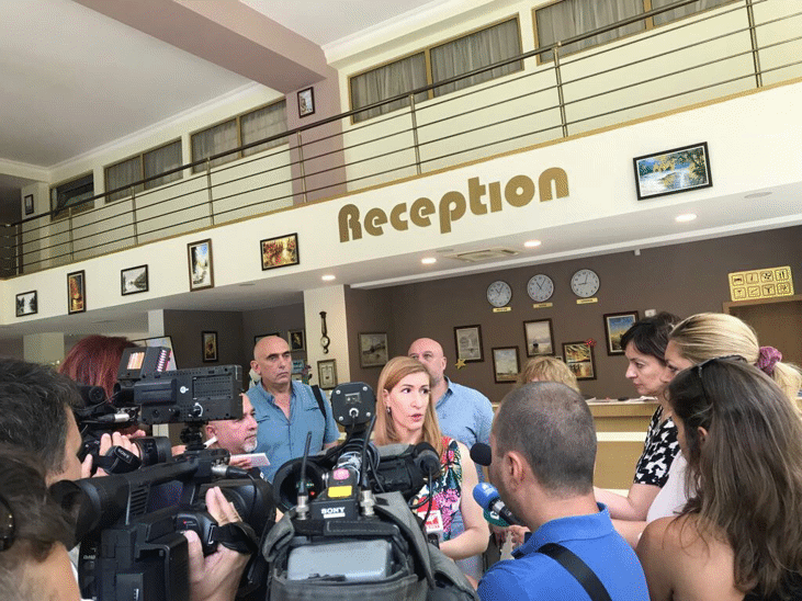 Министър Ангелкова: Стартираме процедура за намаляване категорията на 4-звезден хотел на Златни пясъци заради драстични нарушения