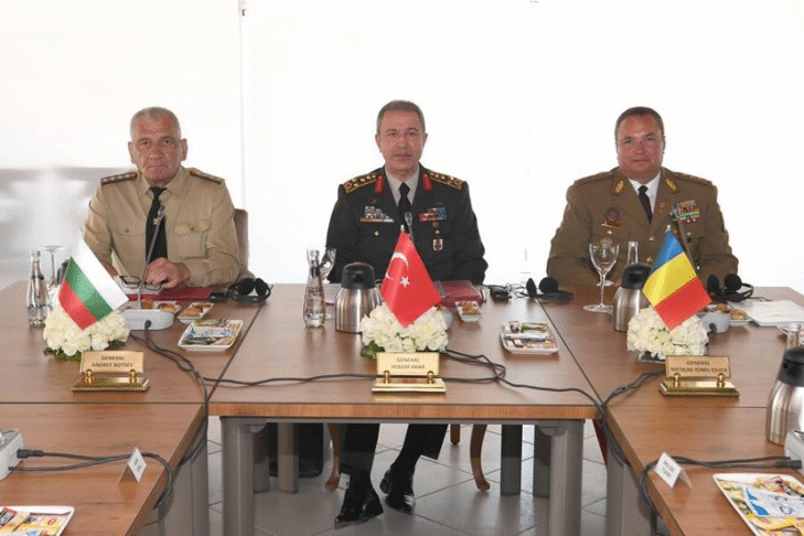 Началниците на отбраната на България, Турция и Румъния проведоха среща в Измир