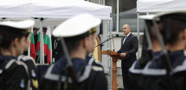 Румен Радев: С клетвата си като защитници на Родината и Хипократовата клетва военните медици поемат двойната отговорност на български офицери и лекари