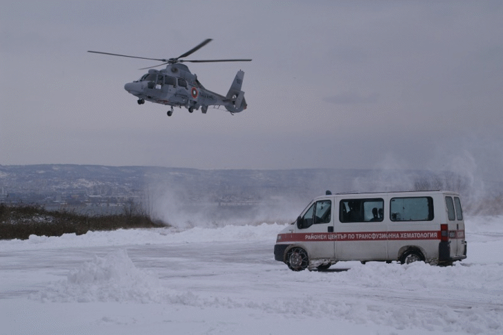 Вертолет „Пантер“ на Военноморските сили достави кръв и кръвни продукти в областите Добрич и Силистра