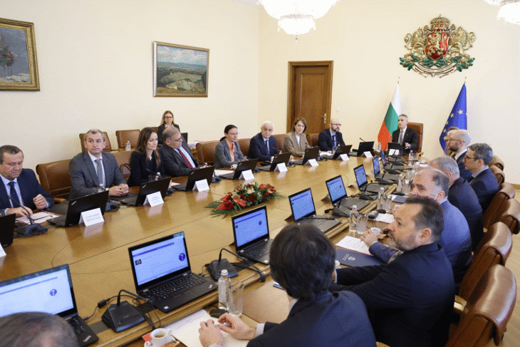 Премиерът Андрей Гюров: Няма да позволим грижата за най-уязвимите да се използва за предизборна търговия