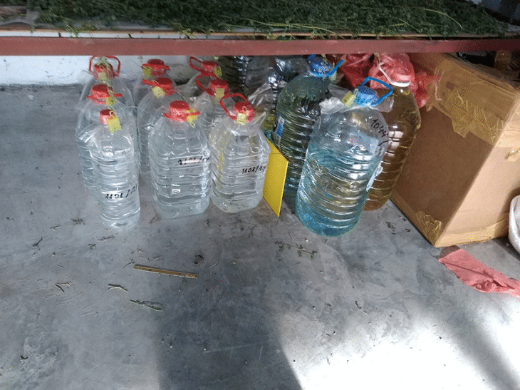 260 литра нелегална ракия задържаха служители на Митница Русе