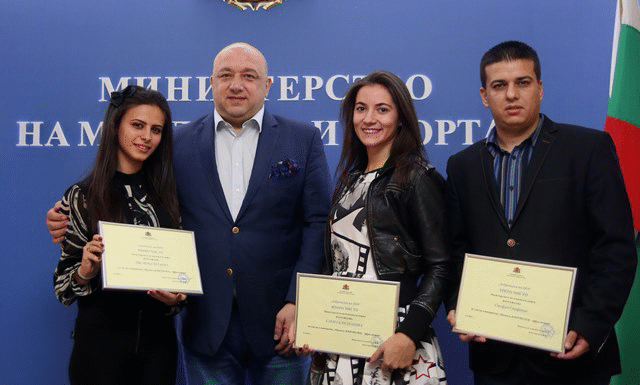 Министър Кралев награди победителите доброволци от инициативата „Мисията ДОБРОВОЛЕЦ – (не)възможна“