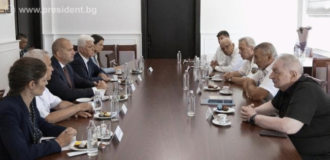 Президентът Радев обсъди необходимостта от анализ на развитието на подводния ни флот с ръководството на Съюза на подводничарите