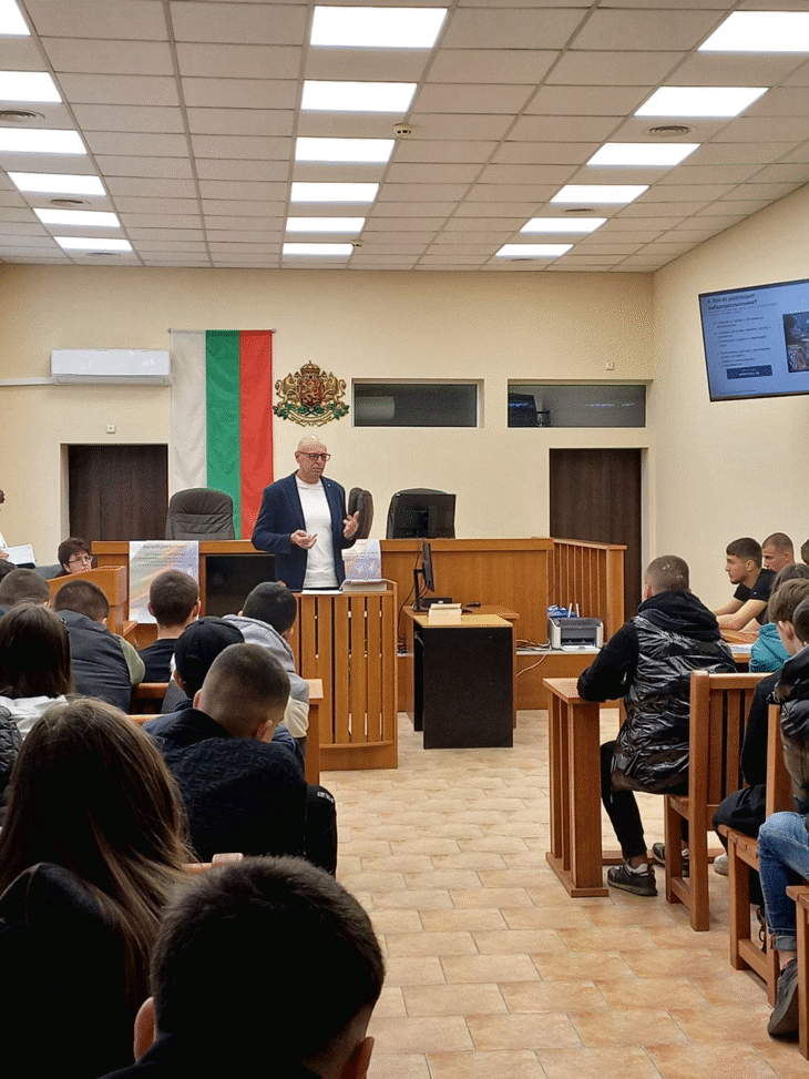 „Интернет не е игра без правила“ - прокурор Мартин Кузманов от Районна прокуратура-Търговище се срещна с ученици от Спортно училище „Никола Симов“ в града