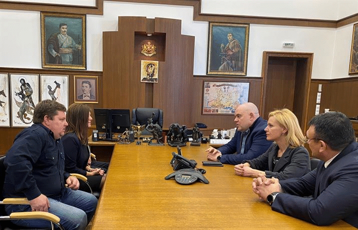 Четирима непълнолетни са задържани за криминално престъпление в автобус в София