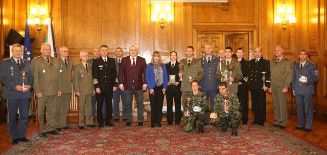 Министър Кралев присъства на награждаването на 10-те най-добри военнослужещи спортисти за 2016 г.