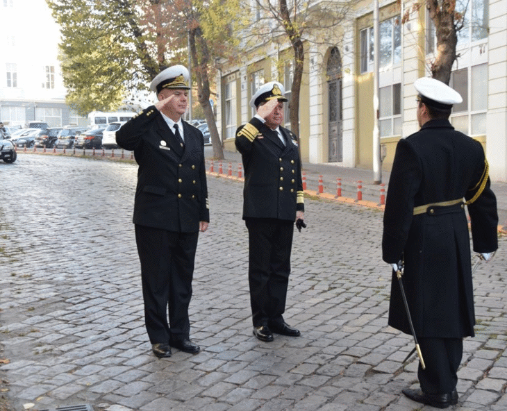 Сътрудничеството между военноморските сили на България и Гърция обсъдиха контраадмирал Кирил Михайлов и вицеадмирал Стилиянос Петракис Сътрудничеството между военноморските сили на България и Гърция обсъдиха контраадмирал Кирил Михайлов и вицеадмирал Стилиянос Петракис