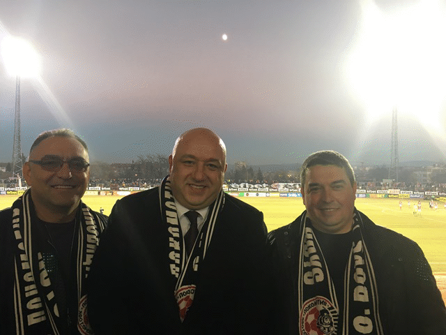 Министър Кралев остана доволен от ремонта на Градския стадион в Горна Оряховица