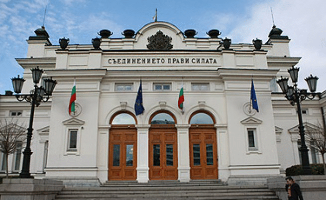 Народното събрание прие на първо четене промените в Закона за семейните помощи за деца