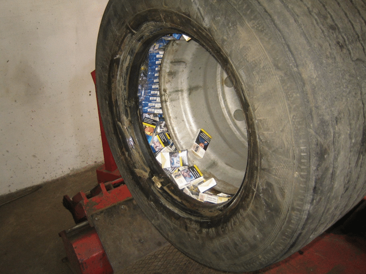 Опит за незаконен износ на над 1000 кутии цигари предотвратиха митнически инспектори на ГКПП Дунав мост 2