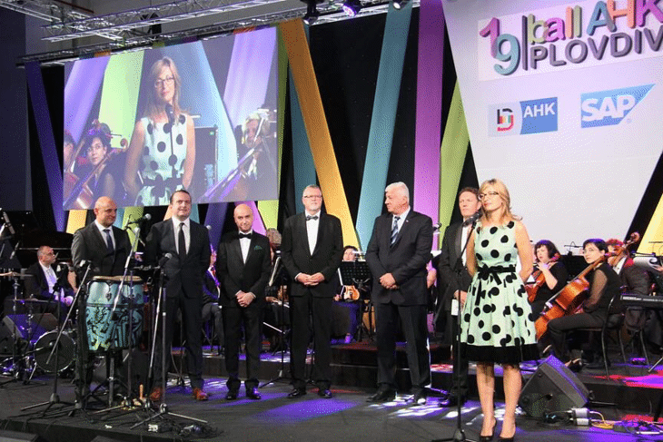 Вицепремиерът Захариева бе почетен гост на  откриването на 19-ия бал на германската икономика