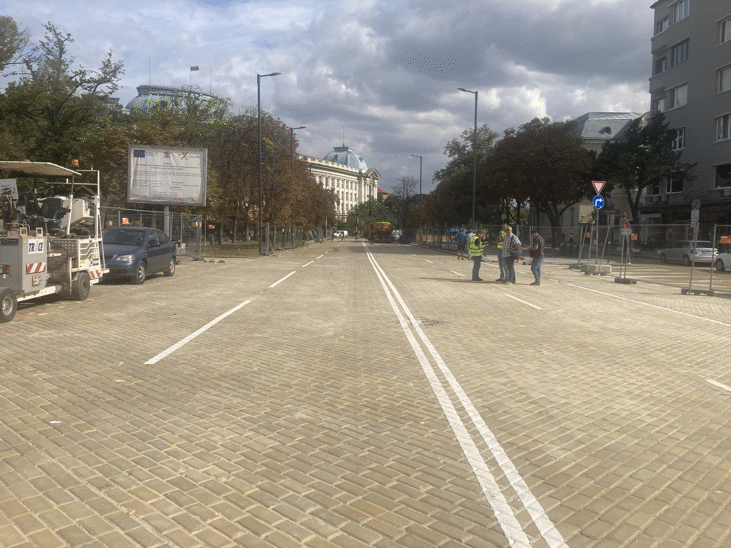 Очаква се до края на седмицата движението по бул."Цар Освободител" да бъде възстановено, каза зам.-кметът по строителство инж. Джоргов