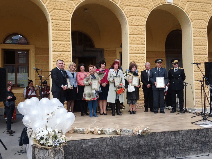 Заместник-Министър Таня Михайлова Връчи Наградата В Категория „Образование“ В Сливен