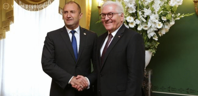 Идеите за развитие на обединена Европа и двустранното сътрудничество между България и Германия обсъдиха на среща в Рига президентът Румен Радев и президентът Франк-Валтер Щайнмайер