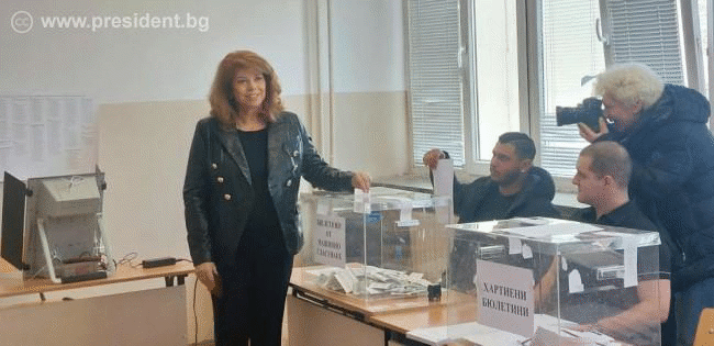 Вицепрезидентът призова повече хора да заявят с вота си по какъв път да върви България