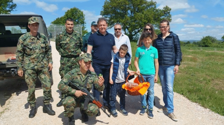 Министърът на отбраната Николай Ненчев отпразнува първия ден на Възкресение Христово заедно с военнослужещи от Сухопътните войски