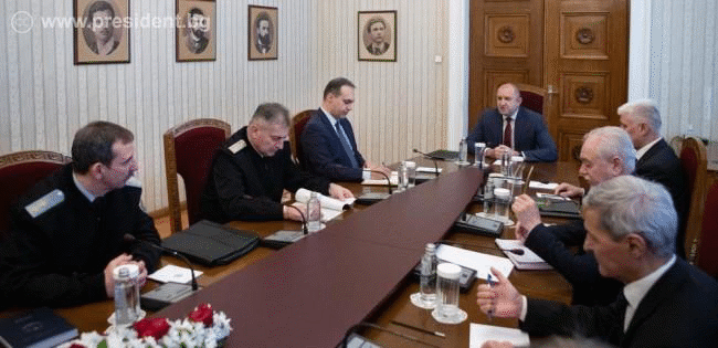 Гарантирането на въздушния суверенитет на България беше обсъдено на работна среща в президентската институция
