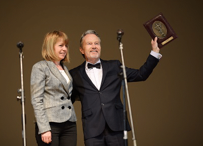 Кметът на София Йорданка Фандъкова връчи наградата на София за актьорско майсторство и творческо дълголетие на Стоянка Мутафова