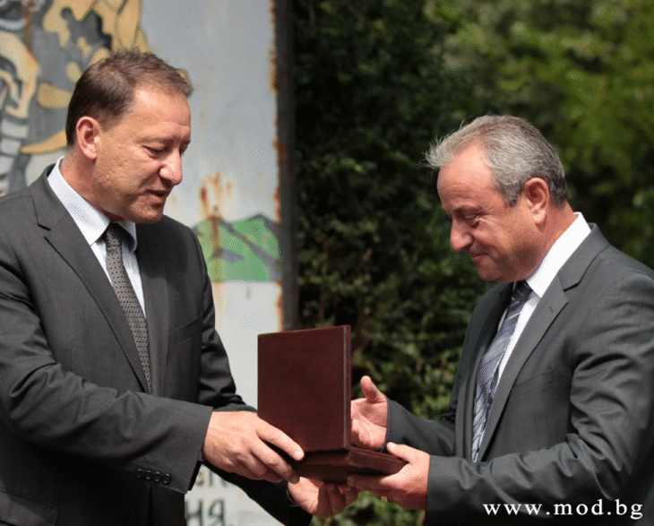 Министърът на отбраната Ангел Найденов: Възражда се духът на Българската армия