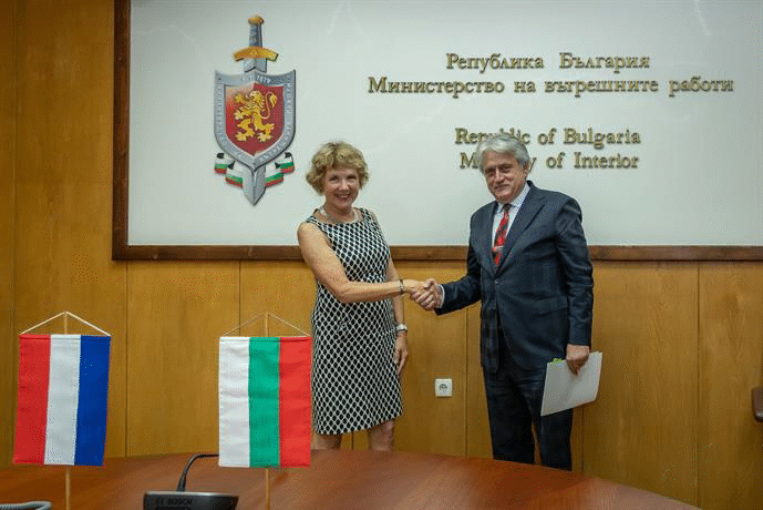 Министър Рашков проведе работна среща с Н.Пр. Беа тен Тъшър