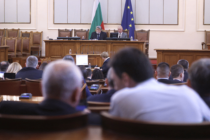 Парламентът прие на второ четене промени в Закона за корпоративното подоходно облагане и в Закона за здравословни и безопасни условия на труд