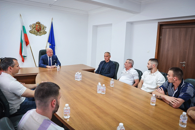 Министър Керязов награди българските гимнастици за успешното представяне на Световните купи в Ташкент и Варна