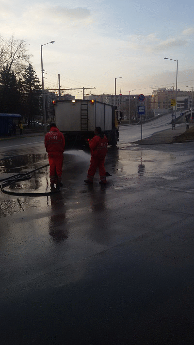 Фирмите, ангажирани с почистването на София, ще мият пътните платна на булевардите „Сахаров“ и „Ляпчев“