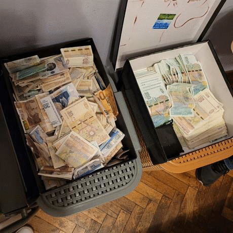 Голямо количество наркотични вещества и два кашона с пари откриха полицаи от ОДМВР-Варна