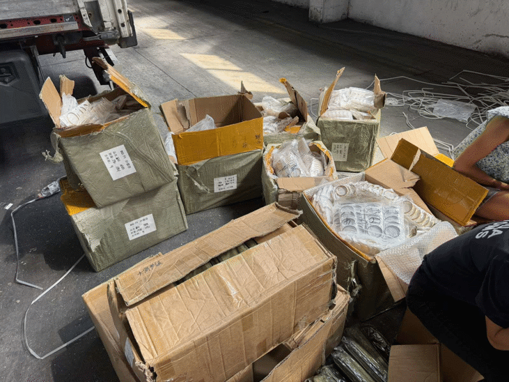 Митническите служители от ТД Митница Варна задържаха голямо количество „маркови“ и недекларирани стоки