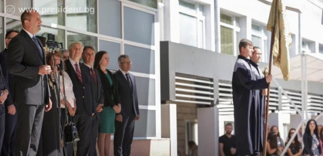 Държавният глава призова студентите да бъдат непримирими към агресивното невежество и когато се ограбва бъдещето на България