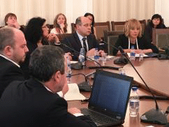 Мая Манолова: Законопроектът за равнопоставеност на жените и мъжете е като дърво без листа