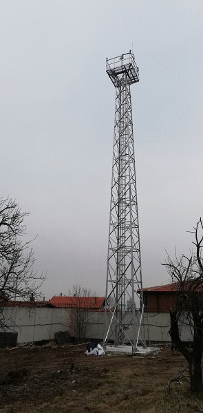 С 24-метрова кула следят за горене на отпадъци на открито
