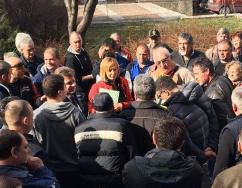 Омбудсманът Мая Манолова води протестиращи рибари в екоминистерството