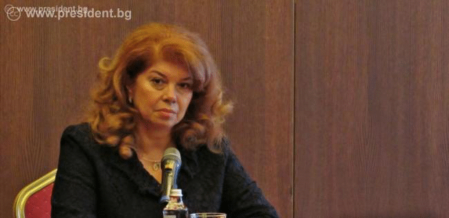 Вицепрезидентът: Слаб и неясен е предложеният от ЕК Пакт за миграцията и убежището