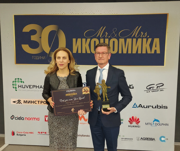 Вицепремиерът Николова връчи наградата „Мистър Икономика“ на г-н Цоло Вутов